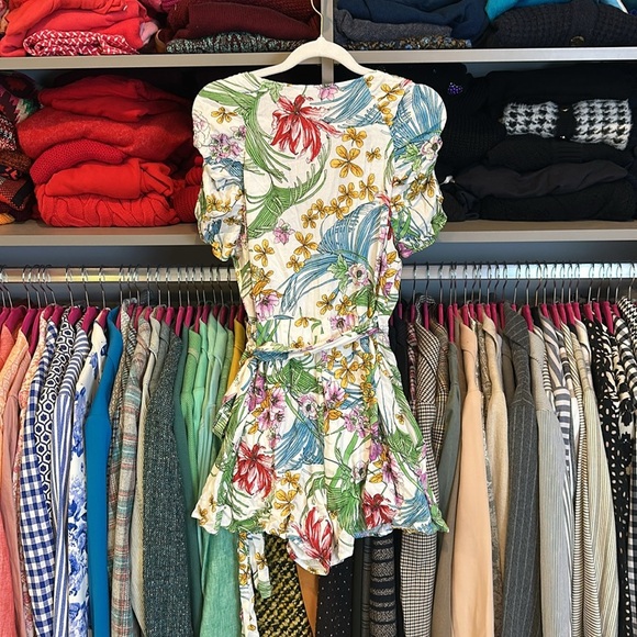 Lush white/multicolor floral short sleeve wrap romper size S - Picture 3 of 3